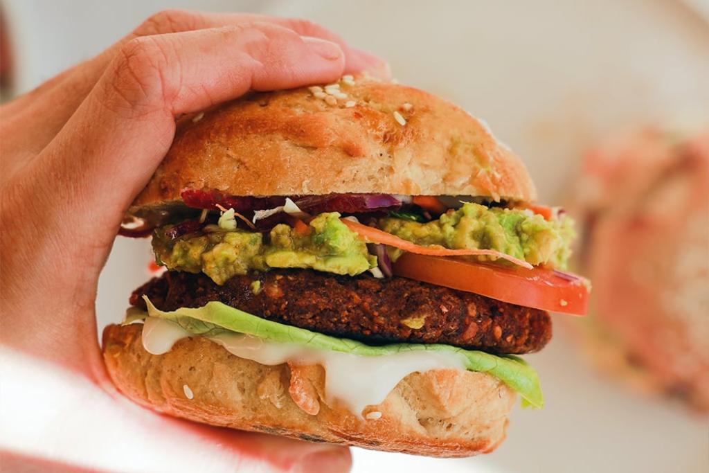 YOUR NEW FAVOURITE VEGAN BURGER RECIPE