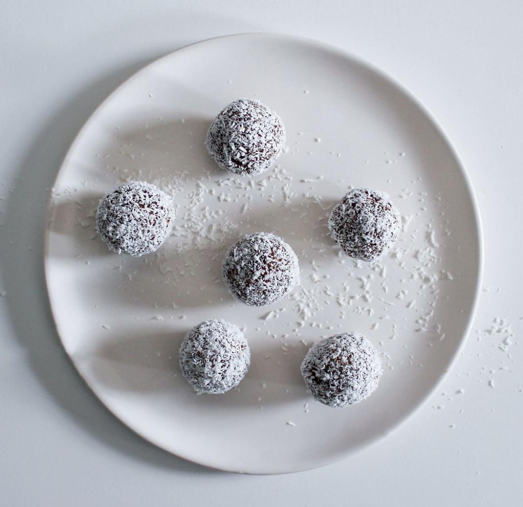CHOCOLATE COCONUT DATE BALLS
