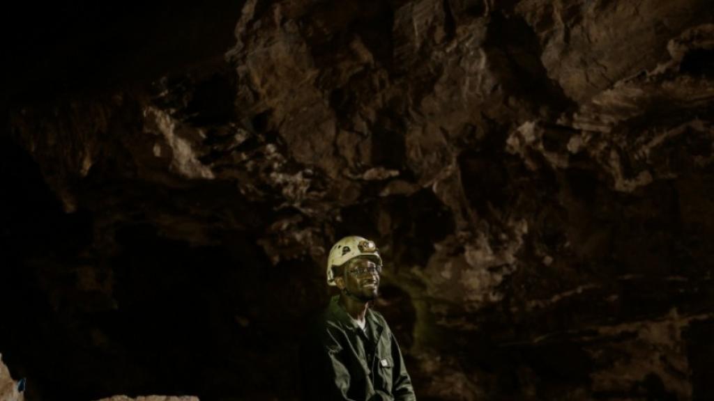 THE GEOLOGIST UNCOVERING EARTH'S SECRETS IN S.AFRICA