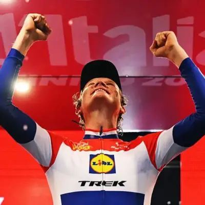 Hoole beats Briton Tarling to win Giro stage 10