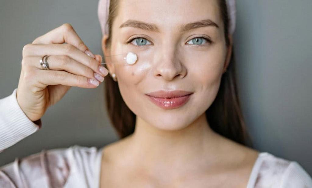 Hydrating vs moisturising creams – know the difference