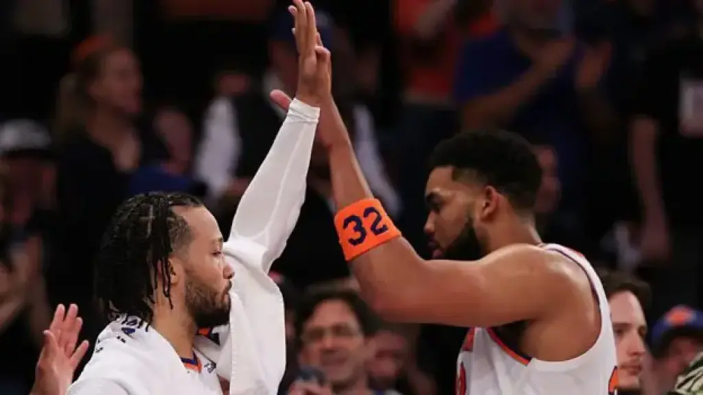 Knicks crush Celtics to reach Conference Finals