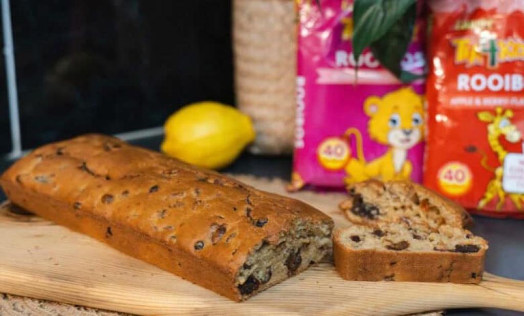 Treat the family with a freshly baked Laager Rooibos and berry loaf