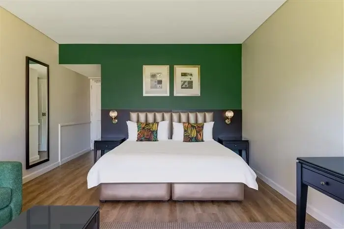 m-hotel-2.webp