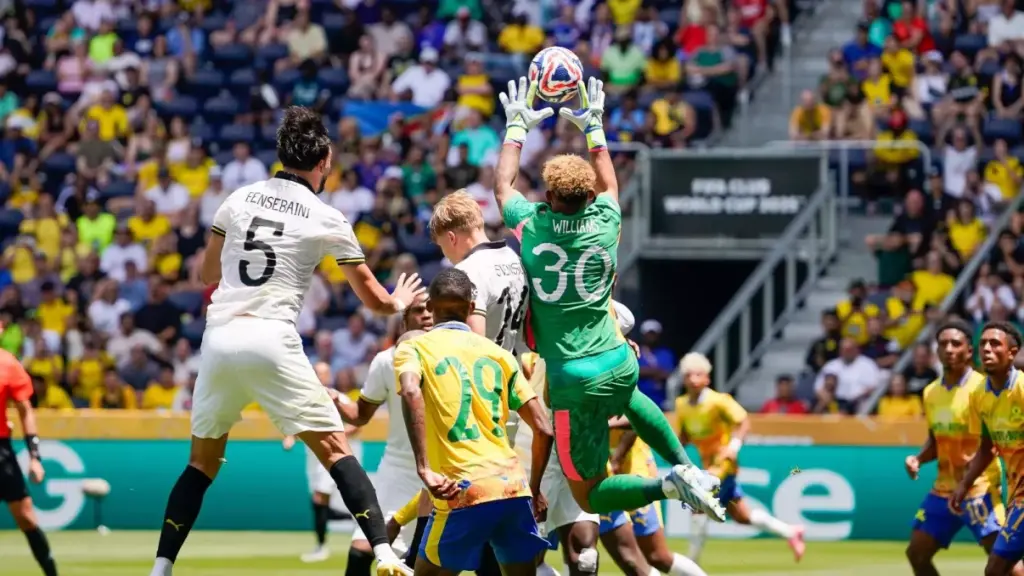 Borussia Dortmund display gives Thapelo Morena hope against Fluminense