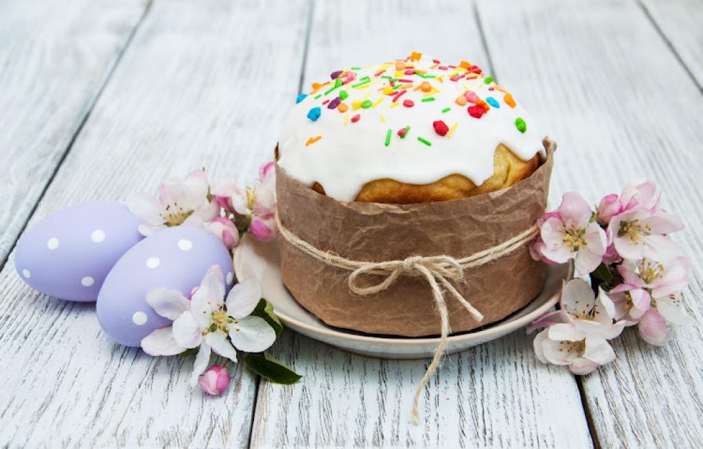 EATS | Rooibos, honey and vanilla Easter cake with cream-cheese icing