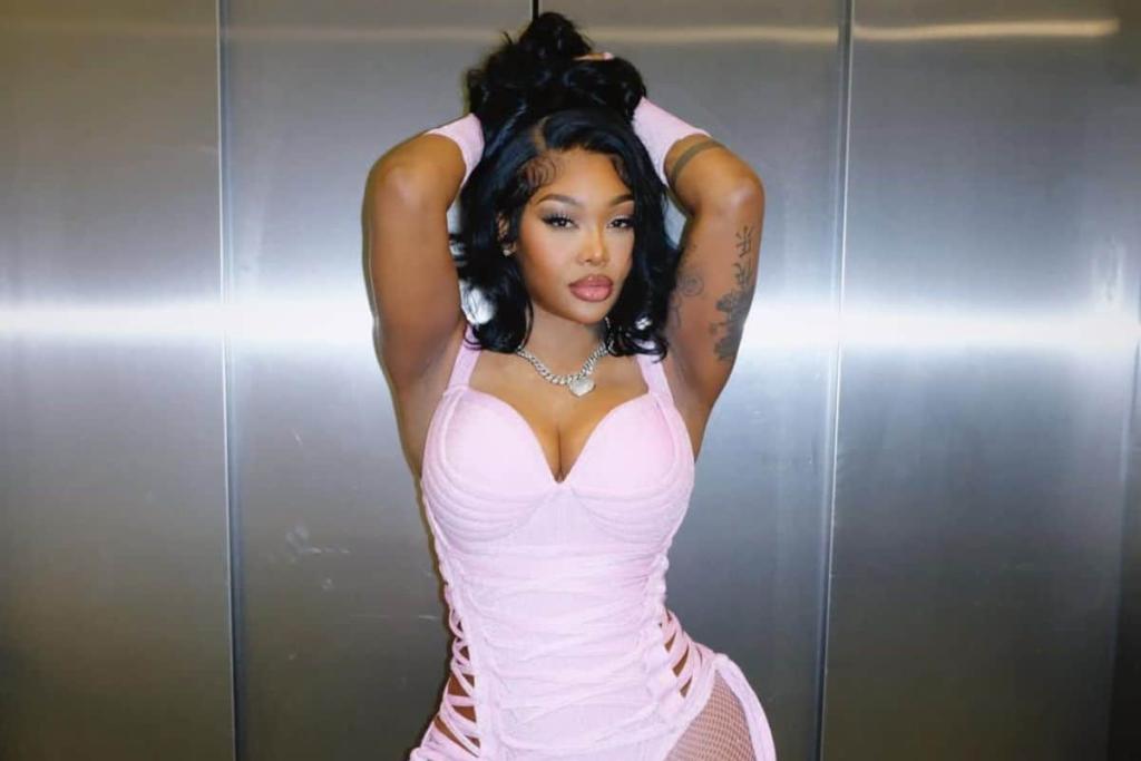 Organisers blame Summer Walker’s shortened performance on delays outside of their control