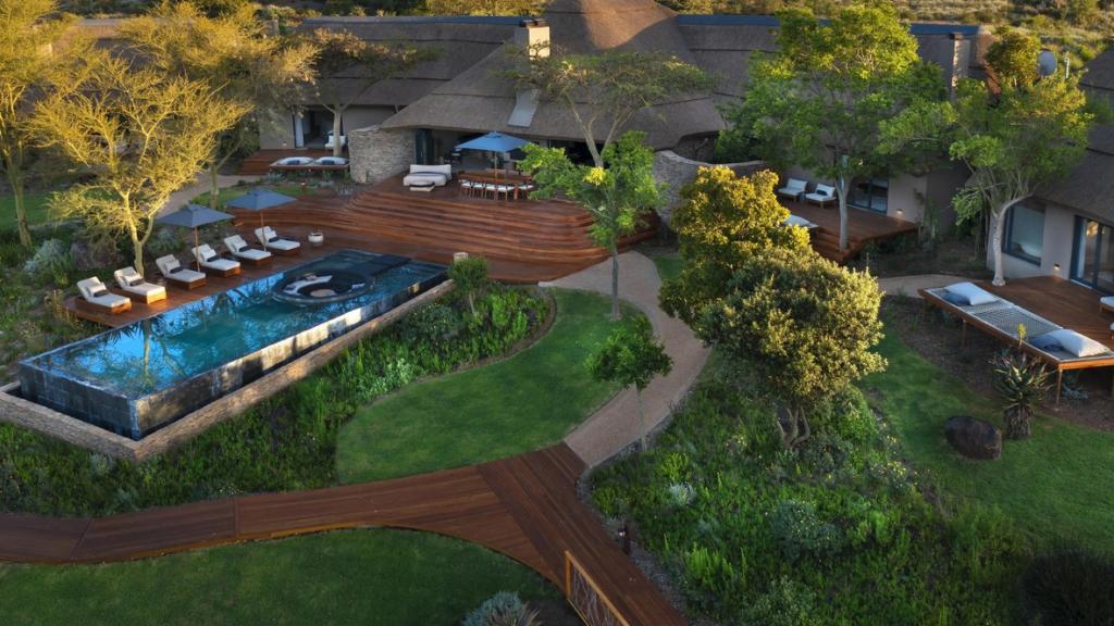 Road-tripping in style: A revitalising getaway with Land Rover Discovery