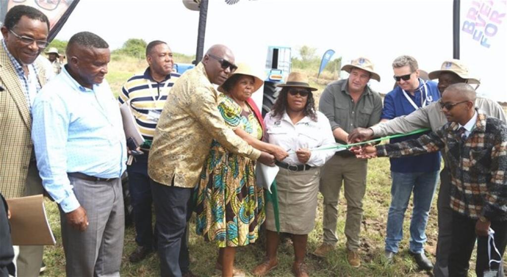Unilever and DOA launch Jozini smallholder farmer programme